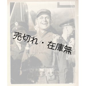 画像: ＧＨＱ専属理容師旧蔵アルバム ■ Ｍ.Ｂ.リッジウェイ将軍、Ｗ.ウェッブ裁判長らの直筆サイン入色紙を含む
