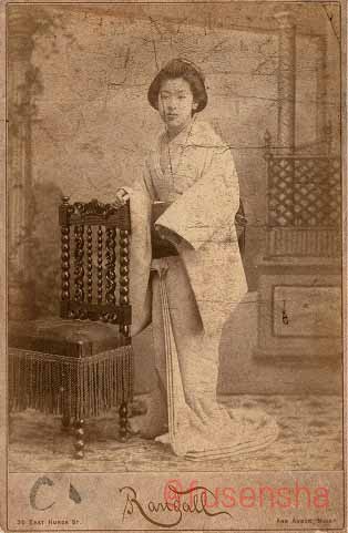画像: 米国の写真館で撮影された邦人女性の「台紙付鶏卵写真」三枚 ■ 1890年頃