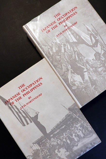 画像1:  [英] 日本占領期のフィリピン 全2巻揃 ■ A.V.H.Hartendorp著　Bookmark（マニラ）　1967年